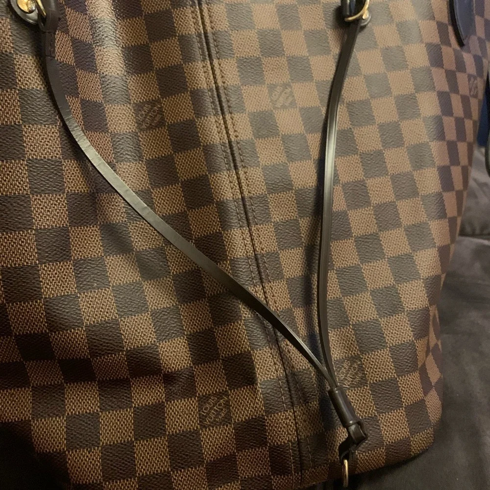 Louis Vuitton Neverfull Bag and Wristlet - Picture 5 of 14